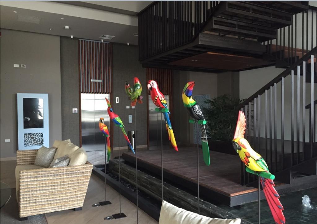 Ghl Hotel Monteria Montería Exterior foto Parrots at the lobby