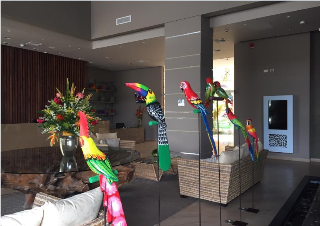 Ghl Hotel Monteria Montería Exterior foto Parrots at the lobby