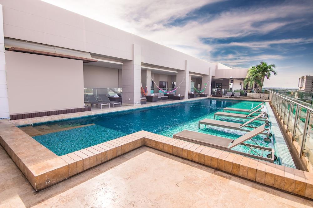 Ghl Hotel Monteria Montería Exterior foto Rooftop pool at the hotel